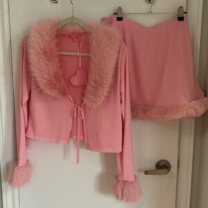 Pink faux fur trim skirt & tie front top set